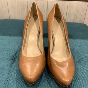 Nine West never worn! Classy heel!